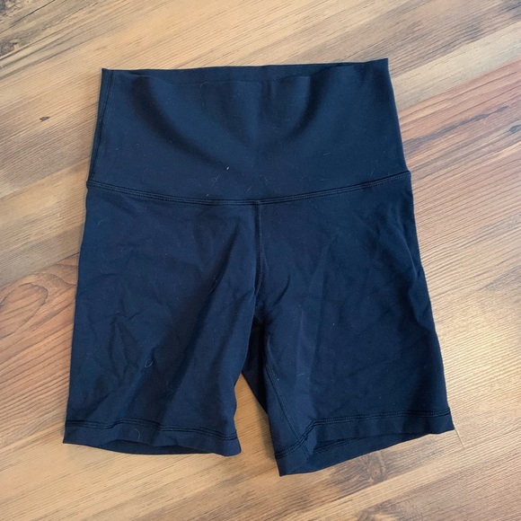 aritzia tna biker shorts - Picture 1 of 3